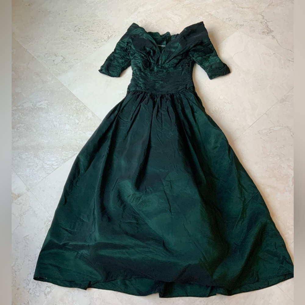 Vivian Dessy Off-Shoulder Emerald Green Evening Gown sz 8